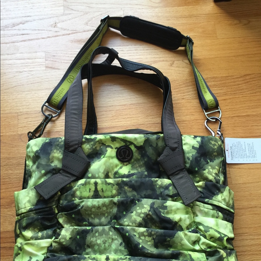 Lululemon Triumphant Tote Deep Creekside Camo
